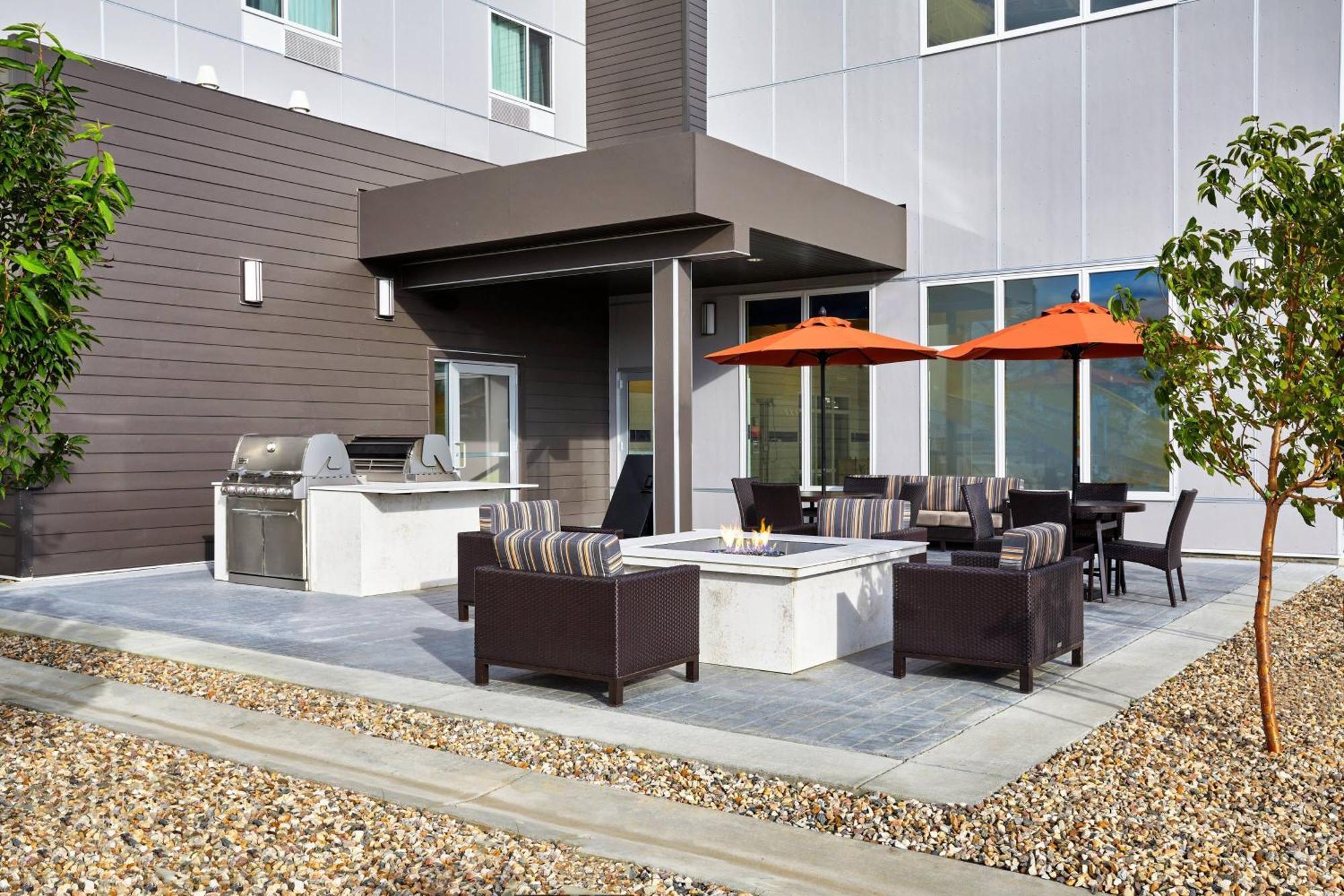 Towneplace Suites By Marriott Fort Mcmurray Εξωτερικό φωτογραφία